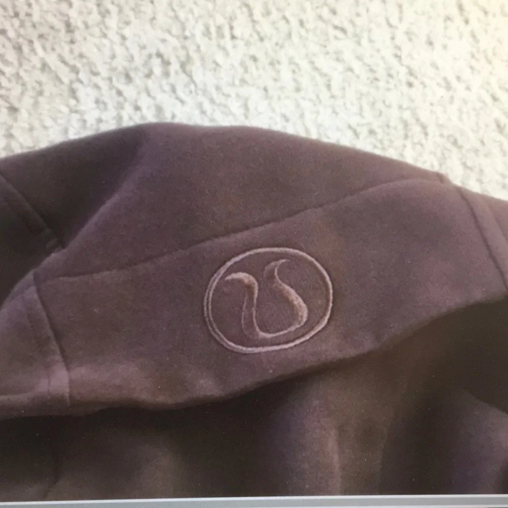 LULULEMON/2 BUNDLE”BURGUNDY”SWEATSHIRT &”CHIQUITA BANANA YELLOW GYM BAG